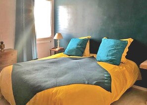 1 Schlafzimmer, Schreibtisch, Bügeleisen/Bügelbrett, Reisekinderbett