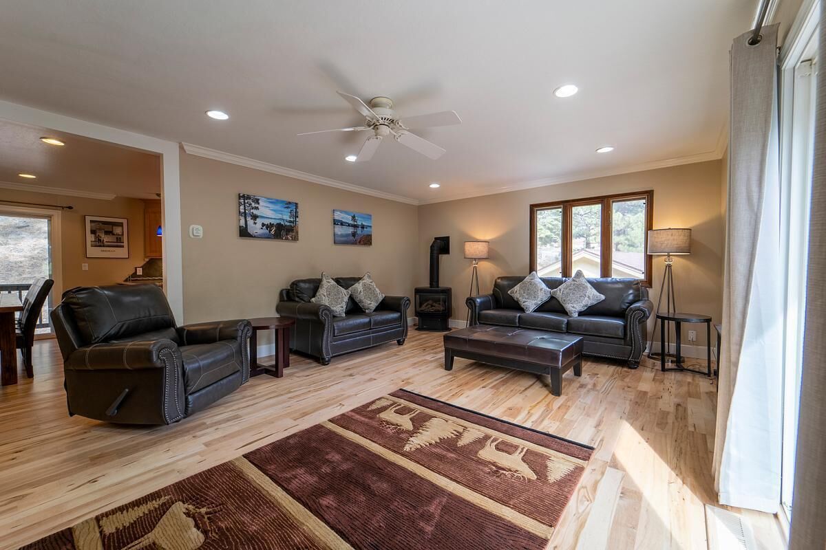 7 BR, Chef Dave's Lodge, sleeps 10, pool table (SL176)