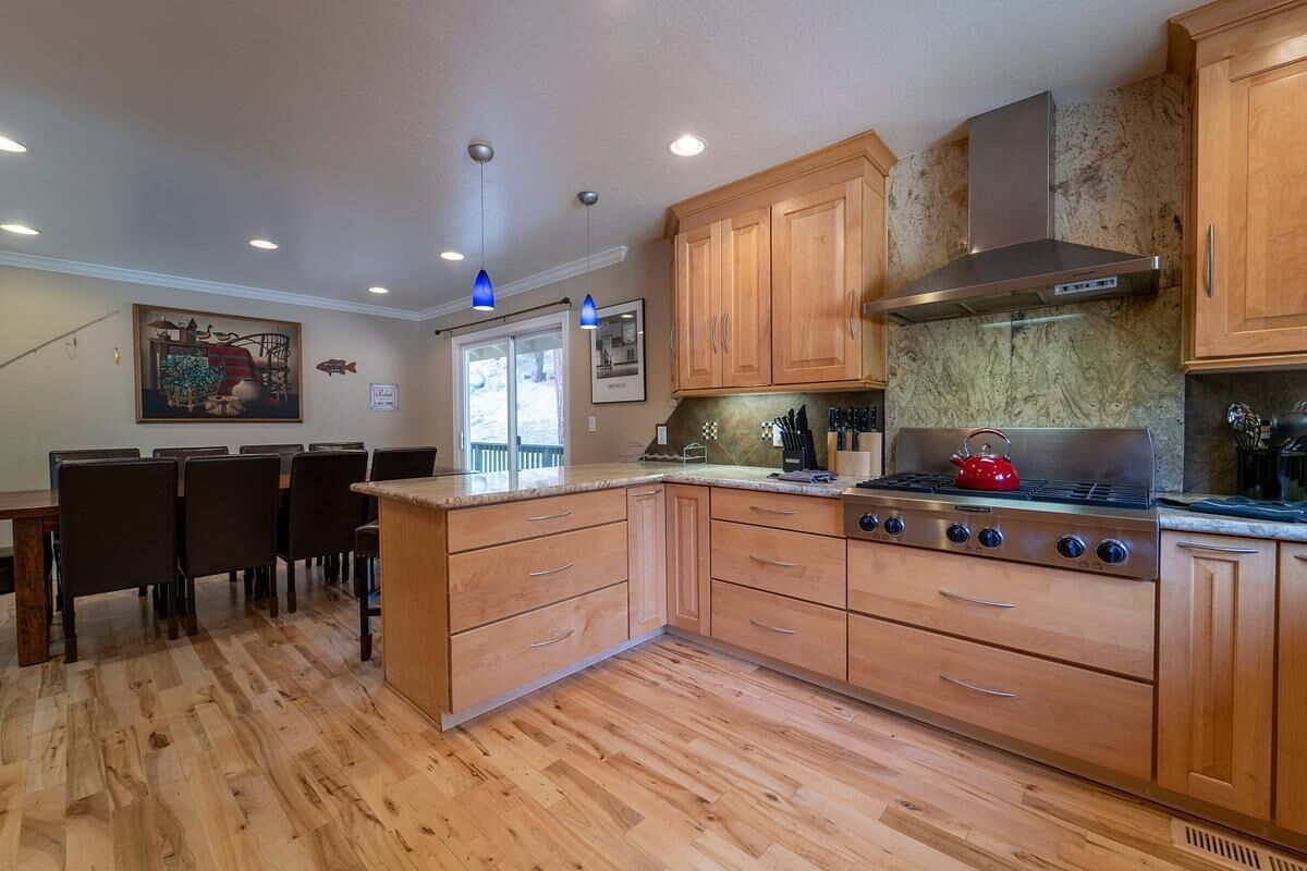 7 BR, Chef Dave's Lodge, sleeps 10, pool table (SL176)