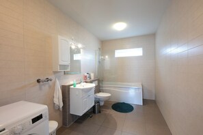 Flower Apartment | Bathroom