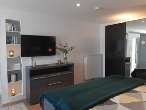 1 bedroom, free WiFi, bed sheets