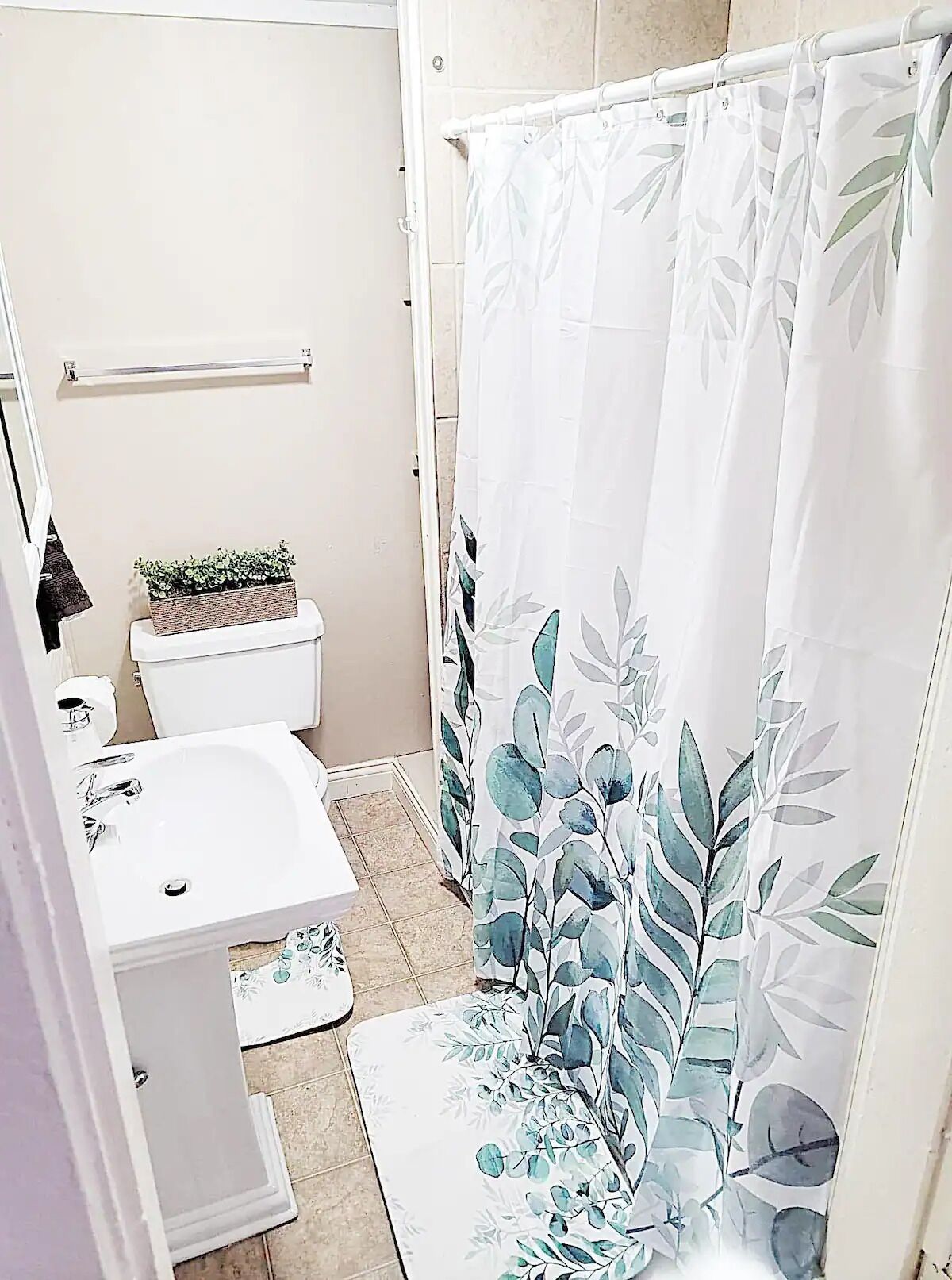 Cozy 2 bd apartment near downtown Fort Wayne.