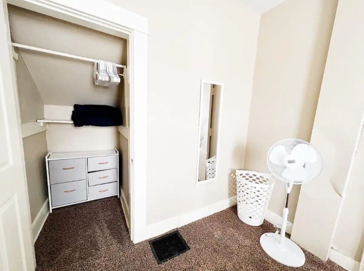 Cozy 2 bd apartment near downtown Fort Wayne.