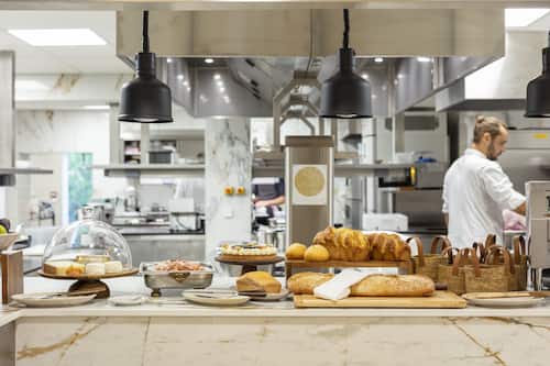 Tägliches Frühstücksbuffet gegen Gebühr
