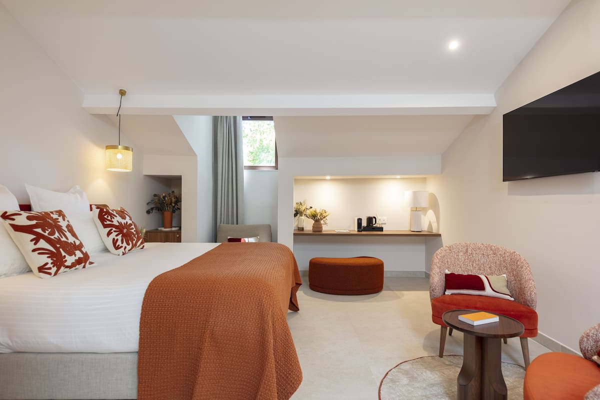 Junior Suite | 1 bedroom, minibar, in-room safe, desk