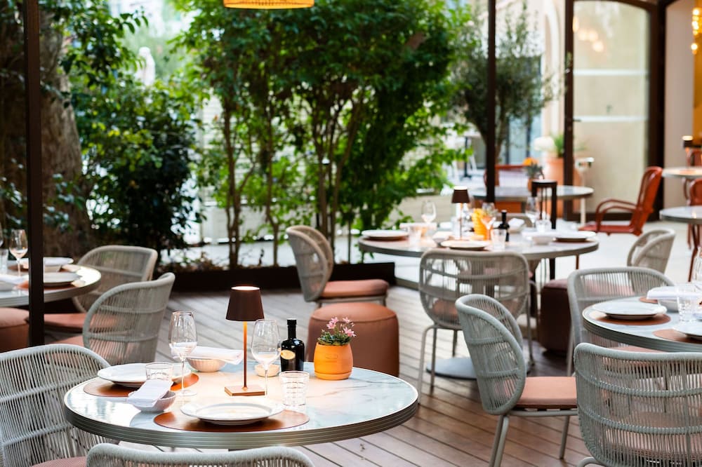 Hôtel et Restaurant La Bastide Bourrelly – Mathias Dandine