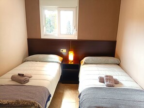 1 soverom, strykejern/-brett, wi-fi (inkludert) og sengetøy