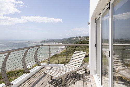 Abbots Cliff House by Bloom Stays - sleeps 10 guests  in 5 bedrooms