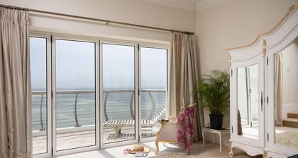 Abbots Cliff House by Bloom Stays - sleeps 10 guests in 5 bedrooms