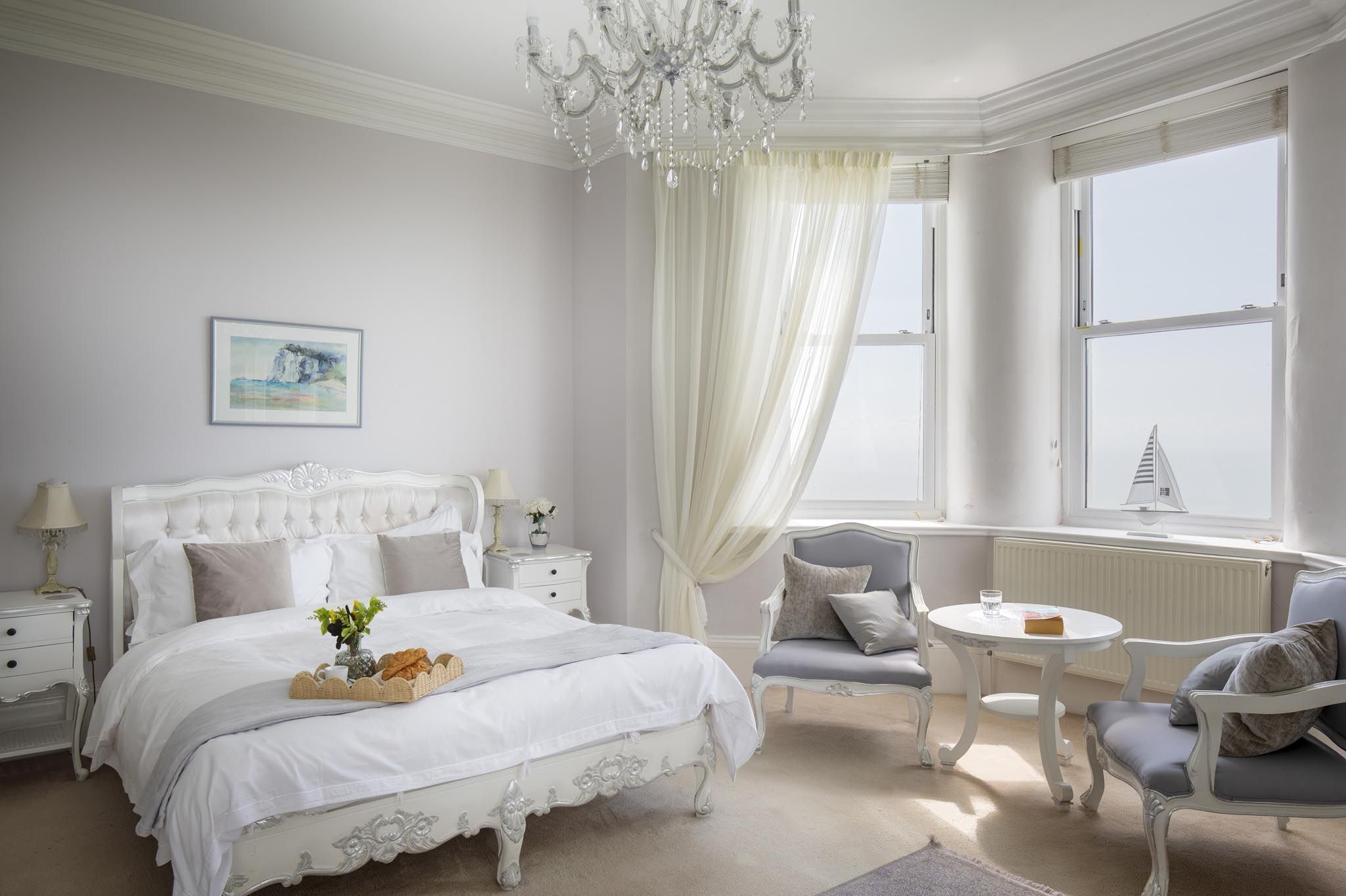 5 bedrooms, iron/ironing board, WiFi, bed sheets