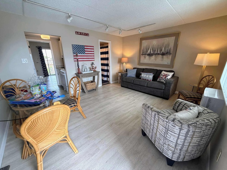 1br Suite 1 Block Beach/boards/fun/elevator - New Jersey
