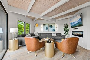 Smart-tv och eldstad