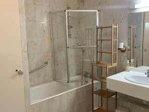 Bathtub