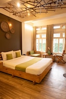 Ropa de cama de alta calidad, colchones con pillow-top y escritorio