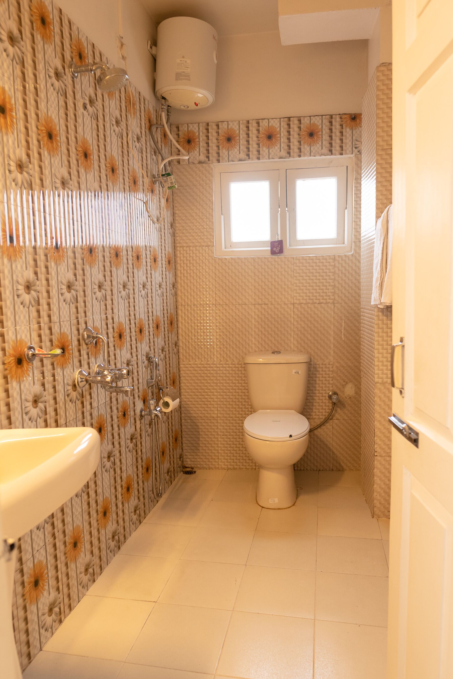 Deluxe-Zimmer | Badezimmer | Dusche, Regendusche, kostenlose Toilettenartikel, Handtücher