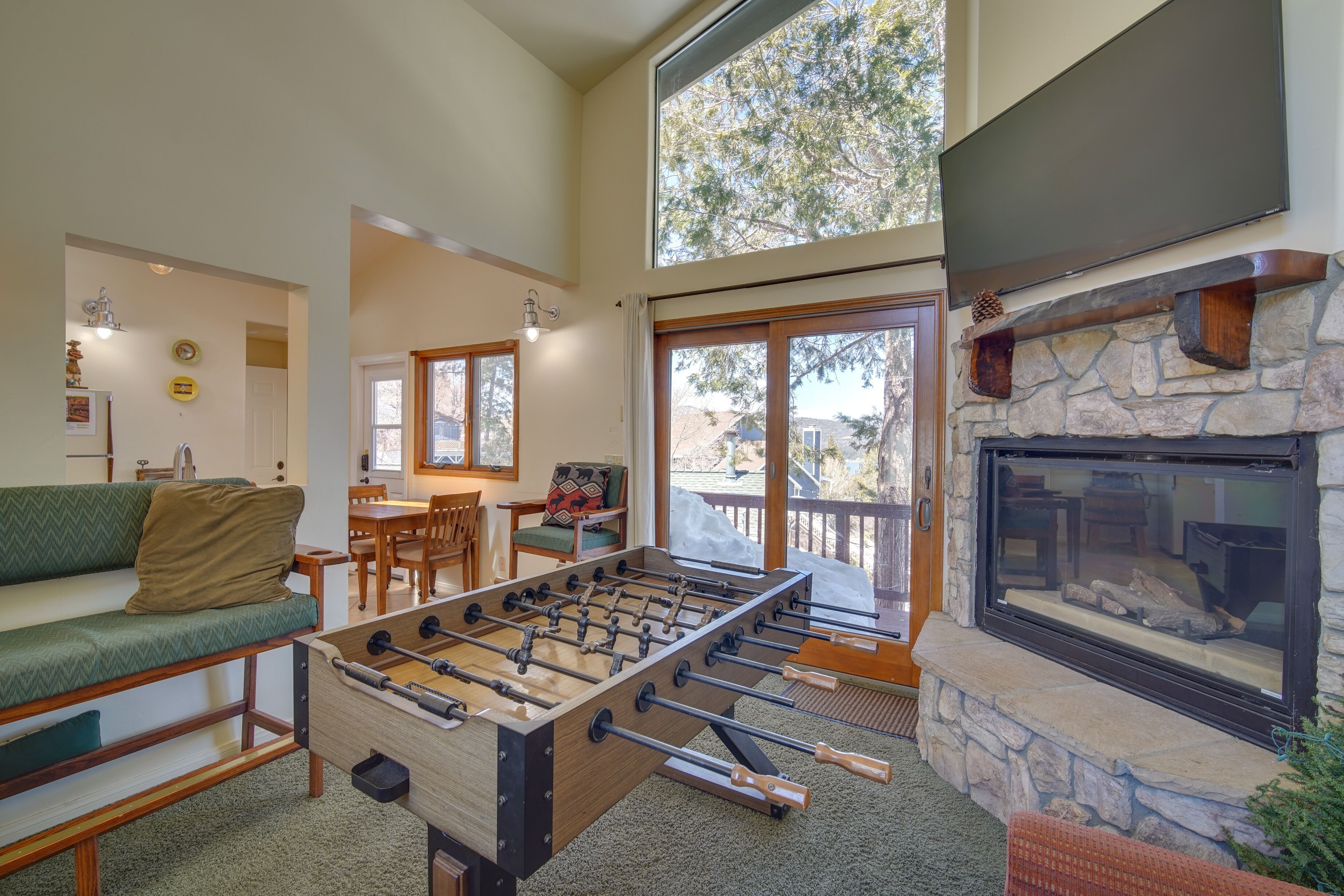 Spacious Big Bear Cabin Rental - 1 Mi to Lake!