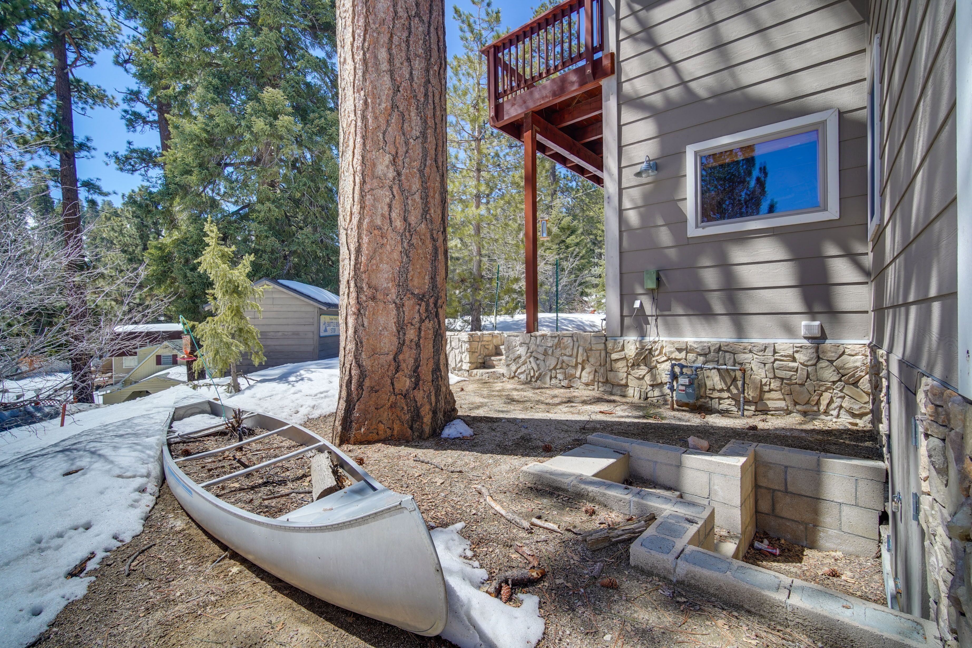 Spacious Big Bear Cabin Rental - 1 Mi to Lake!