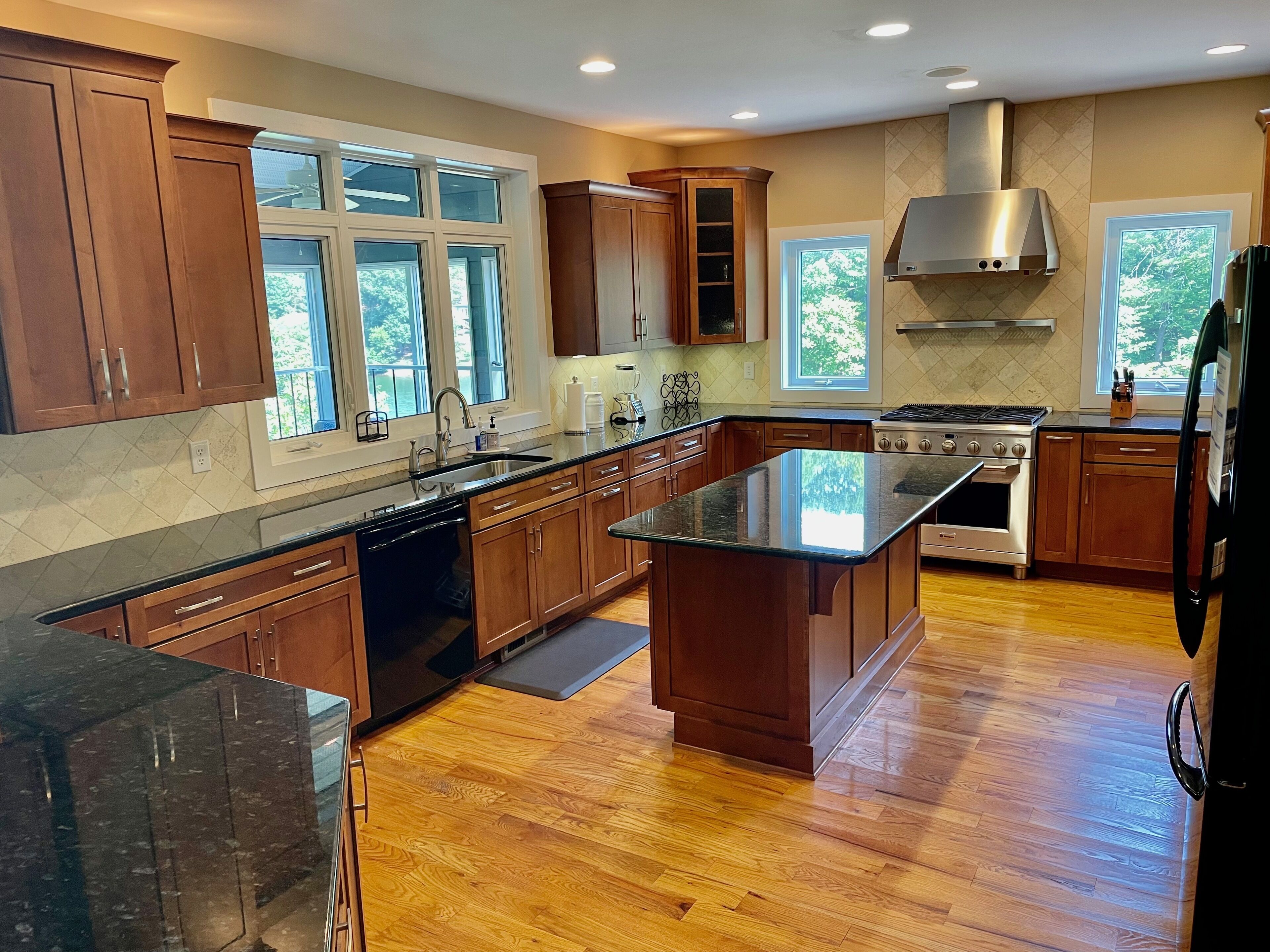 Blue Heron Point, Lakefront Luxury - Views, Party Deck, Docks, Hot Tub & FirePit