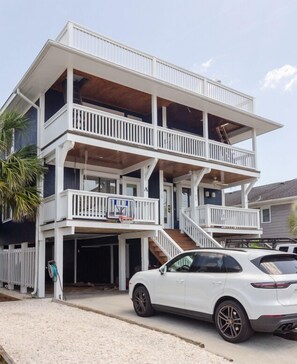 Exterior - Modern 3BR Townhome with Ocean Views ! (Wrightsville Beach)