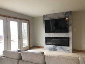 Smart-TV, Kamin, Videospiele