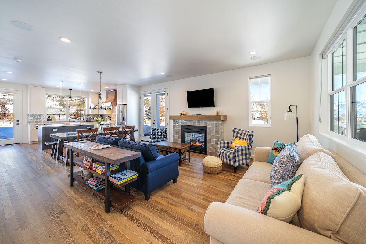 Hummingbird Haven at Chelan Lookout Vacation Rentals