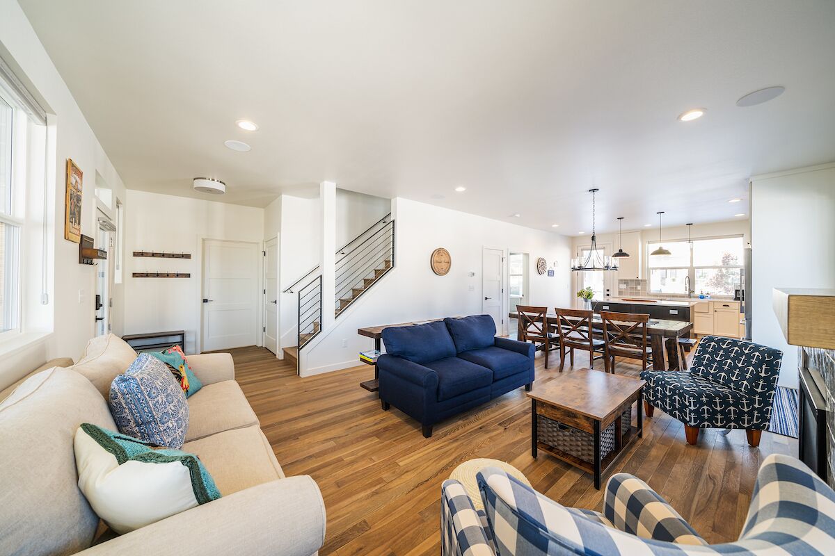 Hummingbird Haven at Chelan Lookout Vacation Rentals