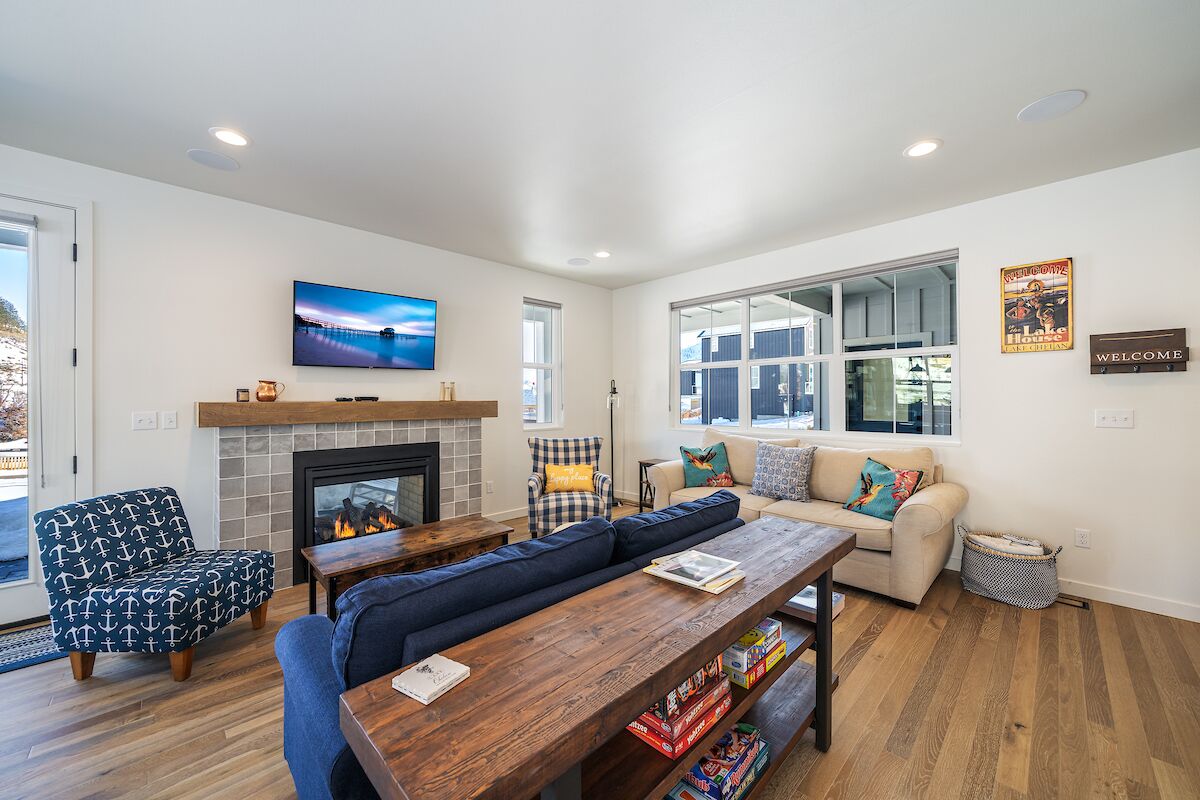 Hummingbird Haven at Chelan Lookout Vacation Rentals