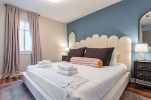 1 slaapkamer, een strijkplank/strijkijzer, gratis wifi, beddengoed