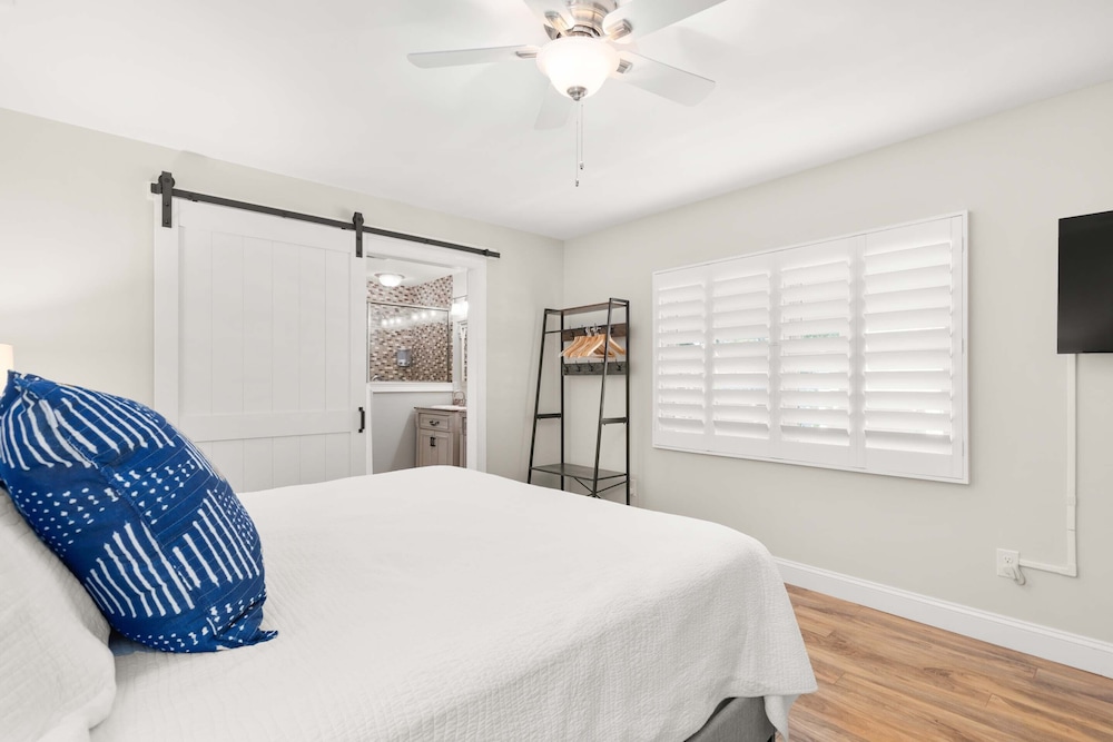 Colonels Retreat Pet Friendly + Easy Walk to the Sand Tybee Island