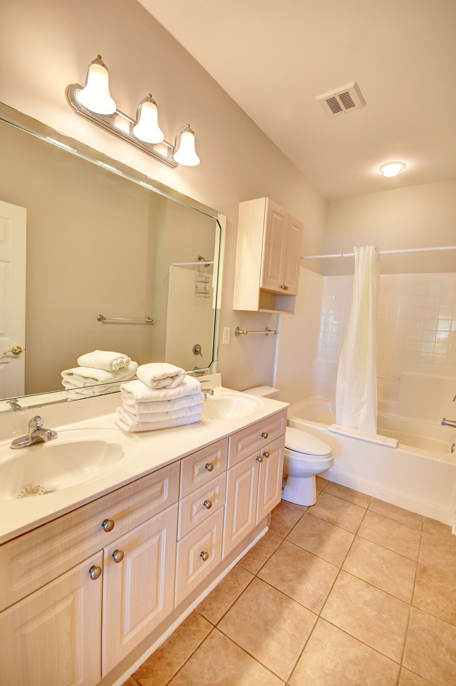 4851 Luster Leaf Cir Unit 101, Magnolia Pointe 3 Bedroom Condo by Redawning