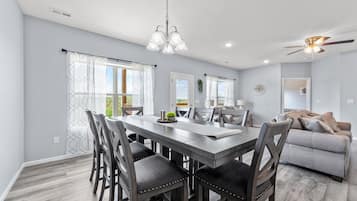 Condo, 3 Bedrooms | Dining