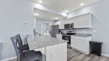 Condo, 3 Bedrooms | Private kitchen | Fridge, oven, coffee/tea maker, toaster