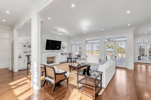 TV, peis, fotballspill og bordtennis