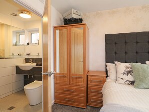 3 bedrooms, individually decorated, individually furnished, free WiFi