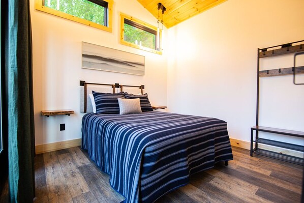 1 bedroom, internet, bed sheets