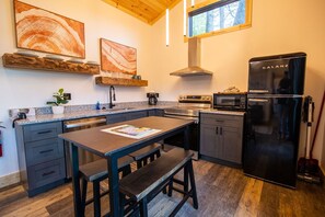 Refrigerador, microondas, horno y lavavajillas 