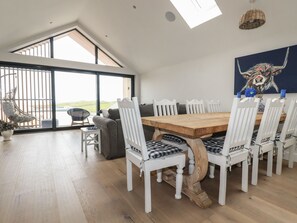 Dining - 5 Longshore (Newquay)