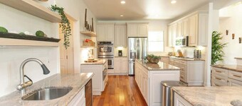 Spicewood Lodge w/Pool, HotTub