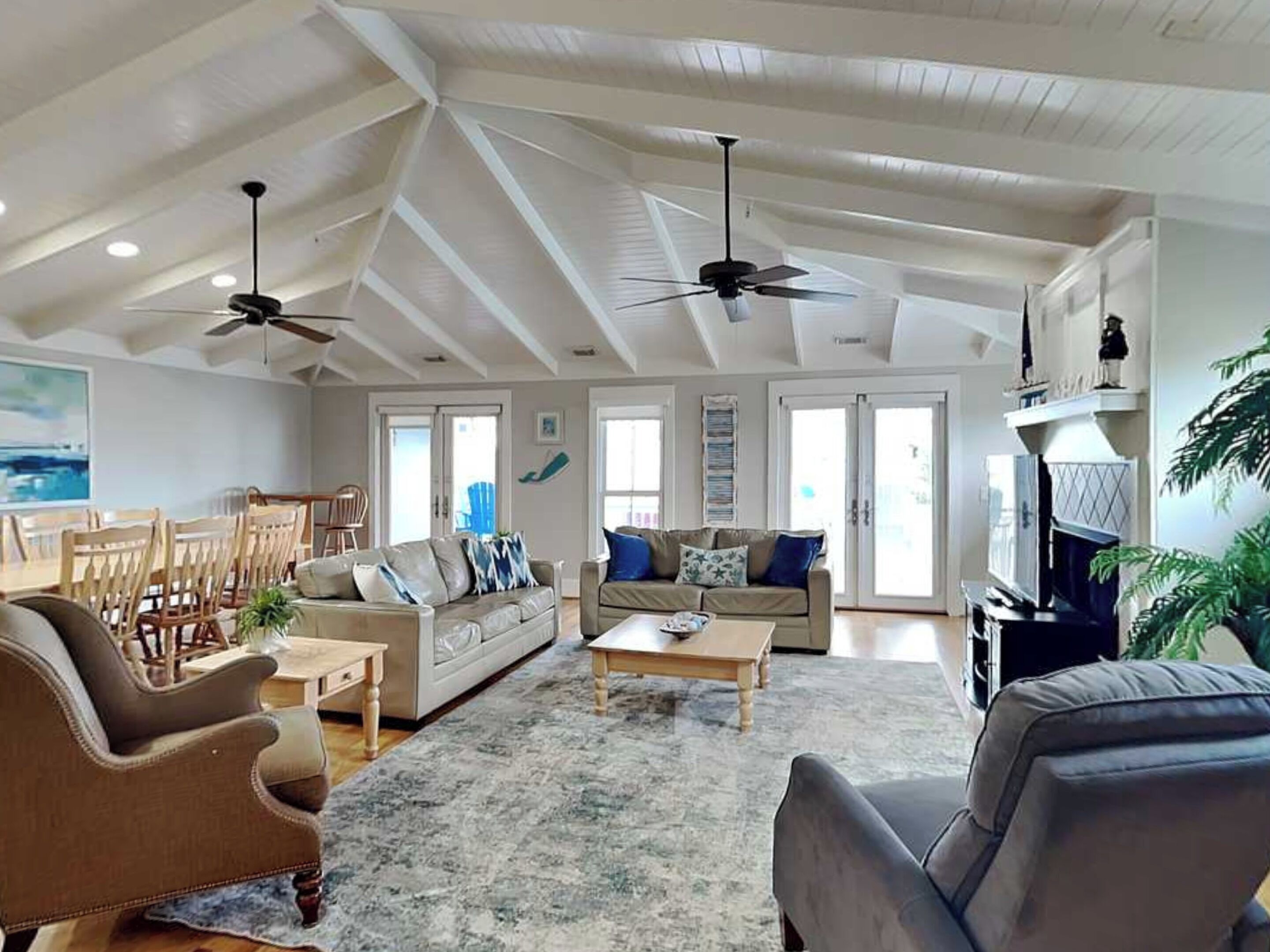 Smart TV, fireplace