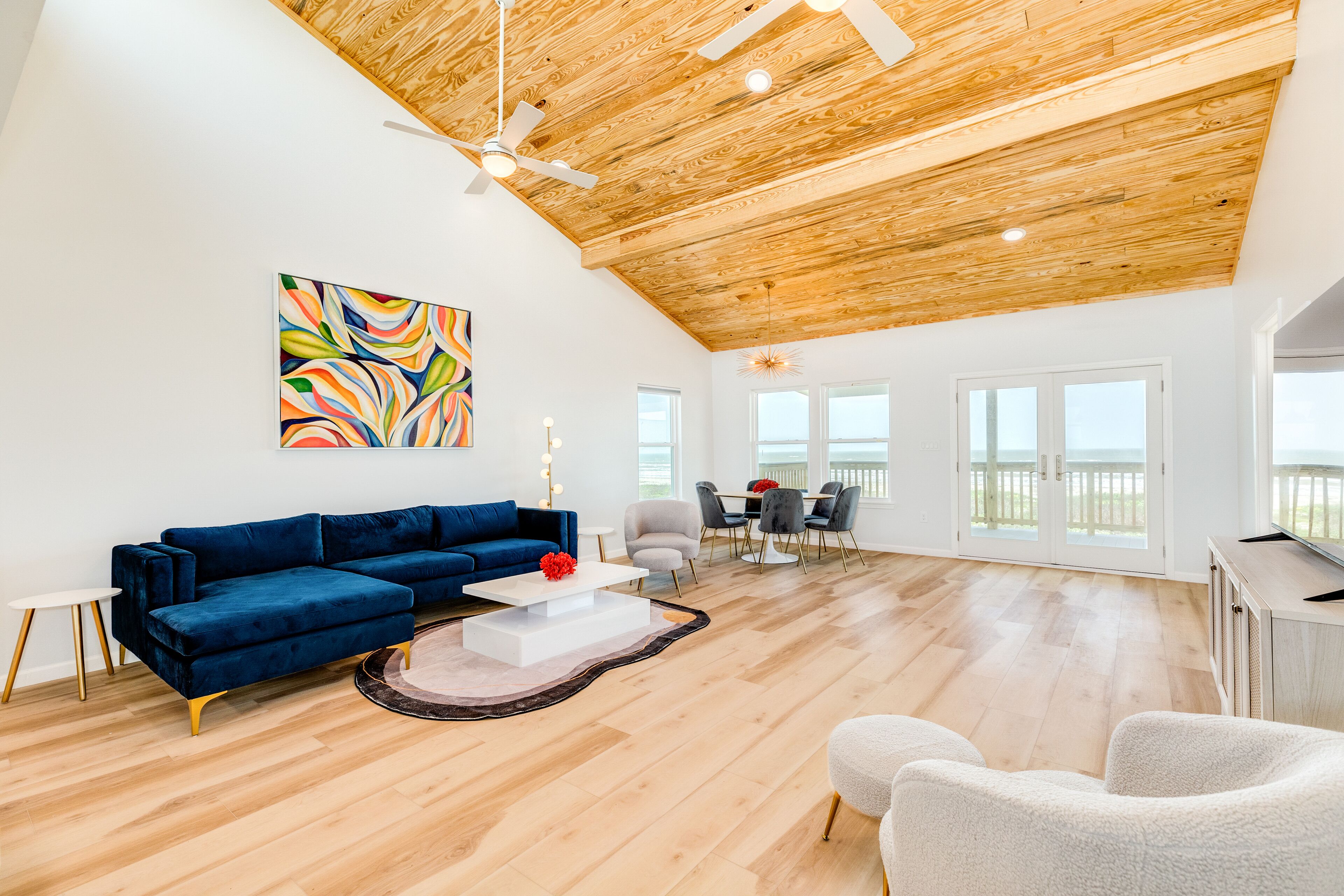 NEWLY RENOVATED 2023, Dog Friendly, Fresh Beachfront Beauty in Sea Isle