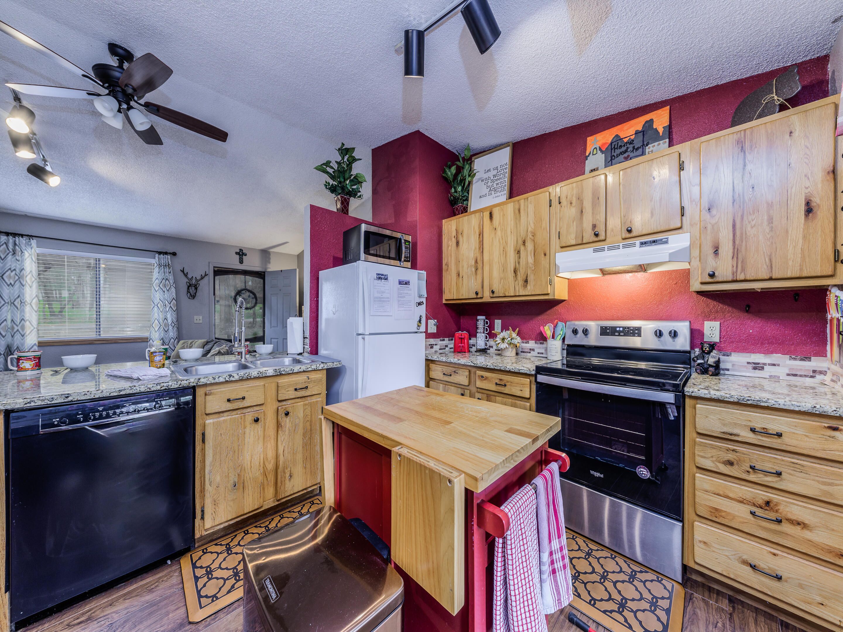 Casa Bendicion | Pet Friendly, Wooded Views, Near Area Fun