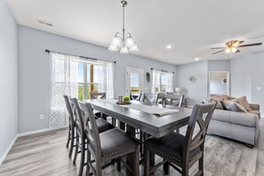 Dining - Walk In Level, Family Friendly, Relaxing New Condo in Stonebridge Resort. (Branson West)