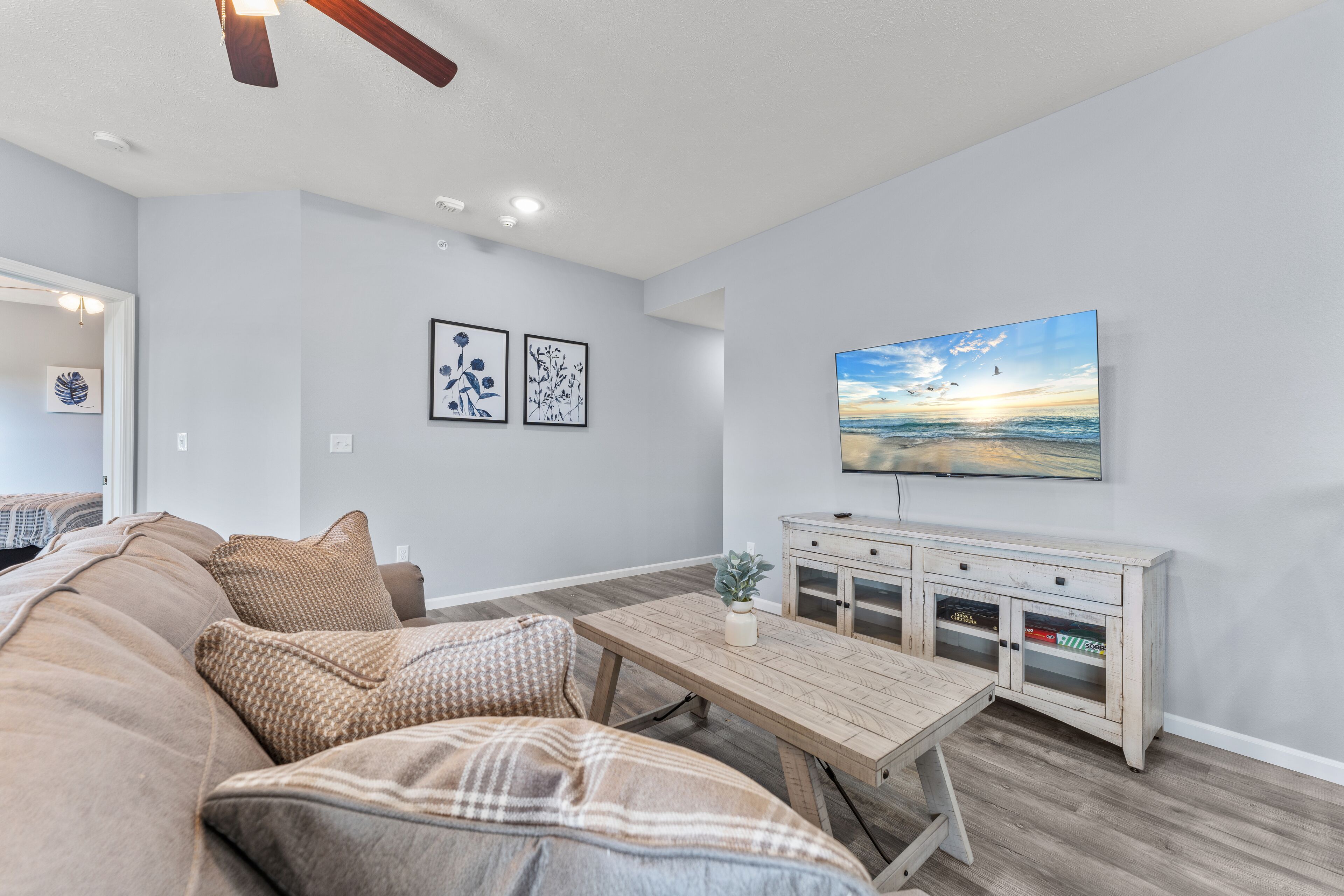 Walk In Level, Family Friendly, Relaxing New Condo in Stonebridge Resort.