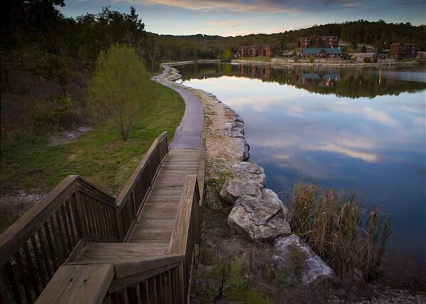 Property grounds - Walk In Level, Family Friendly, Relaxing New Condo in Stonebridge Resort. (Branson West)