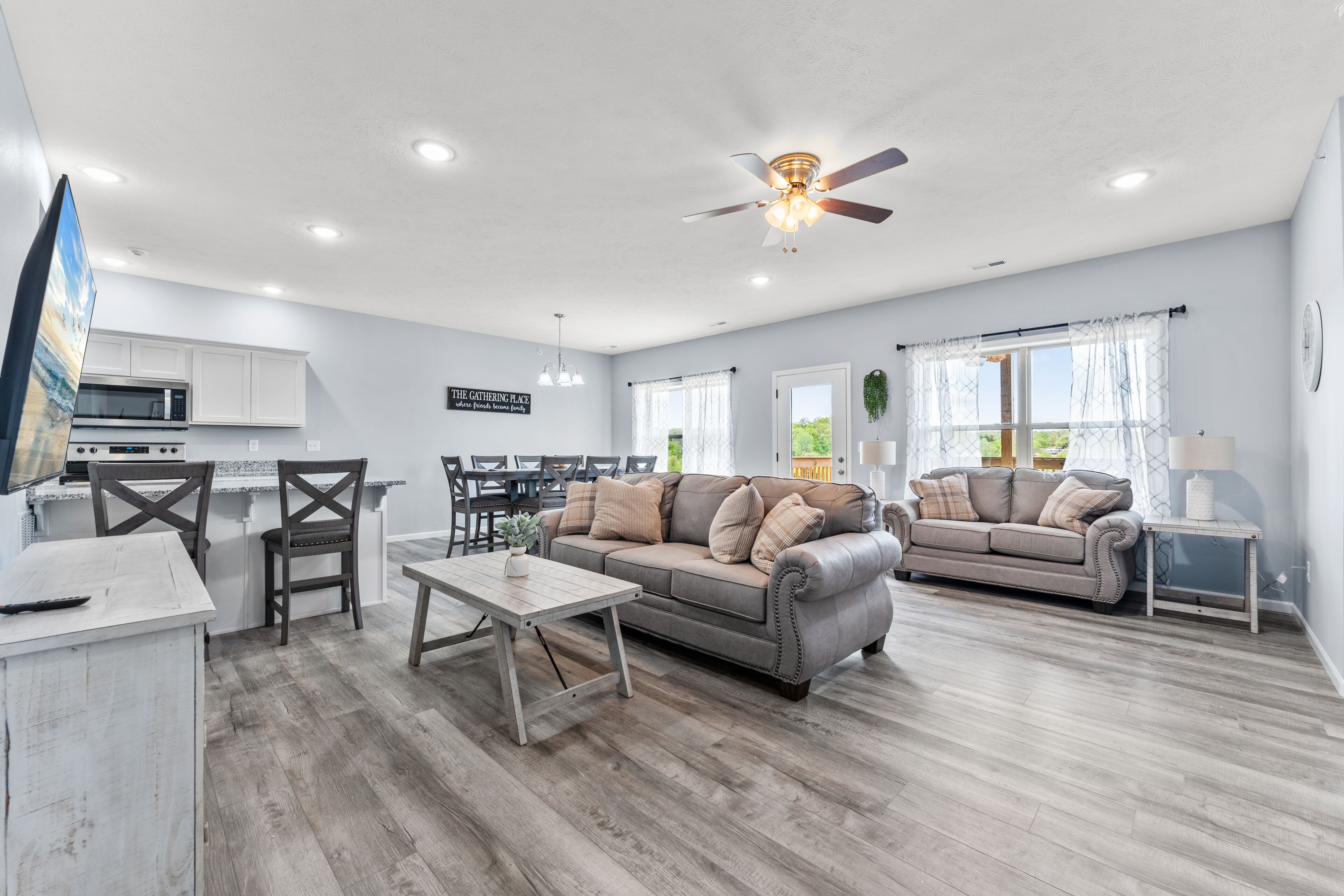 Walk In Level, Family Friendly, Relaxing New Condo in Stonebridge Resort.