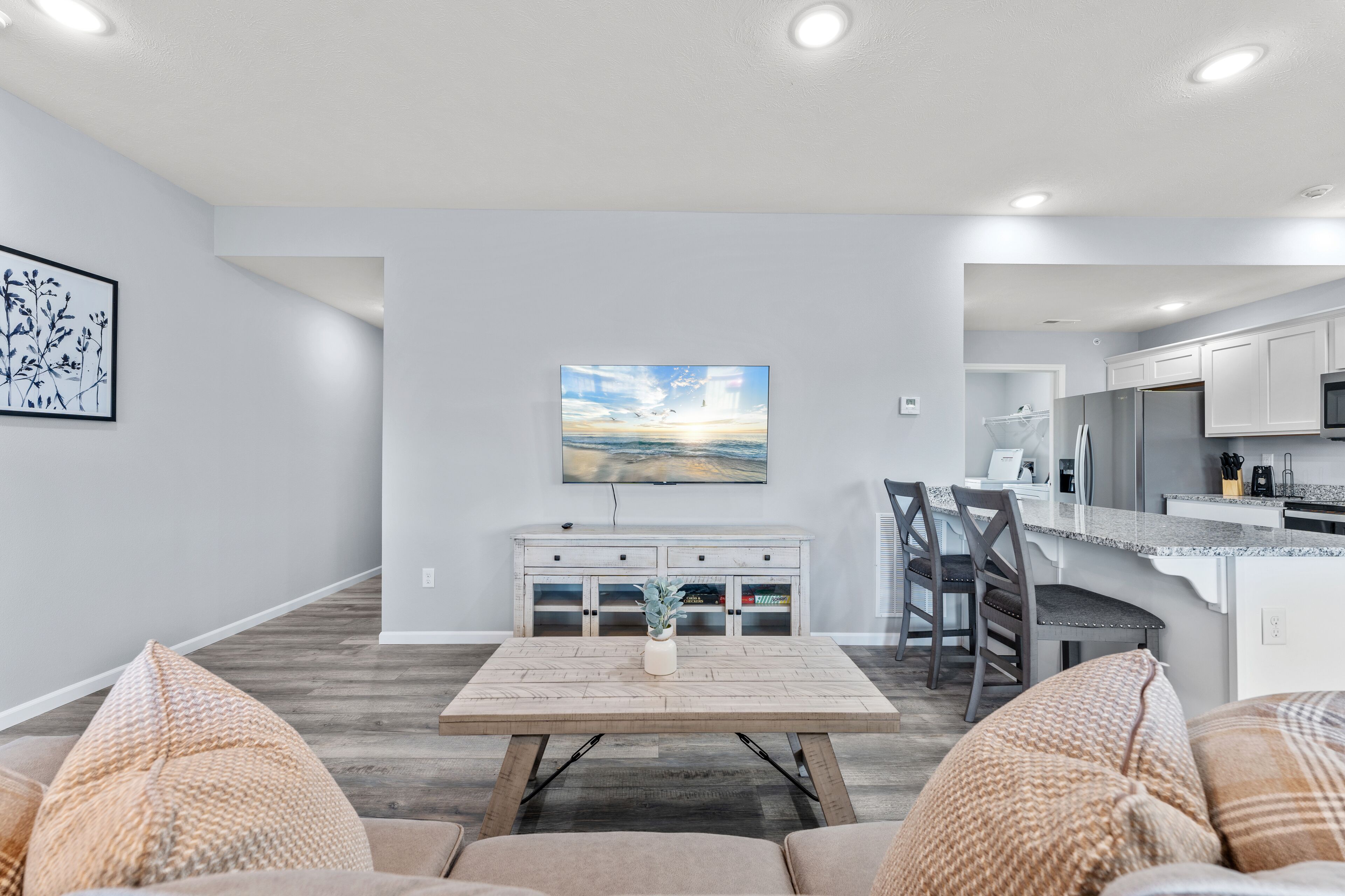 Walk In Level, Family Friendly, Relaxing New Condo in Stonebridge Resort.