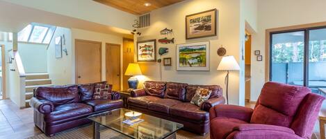 Tv, eldstad och dvd-spelare