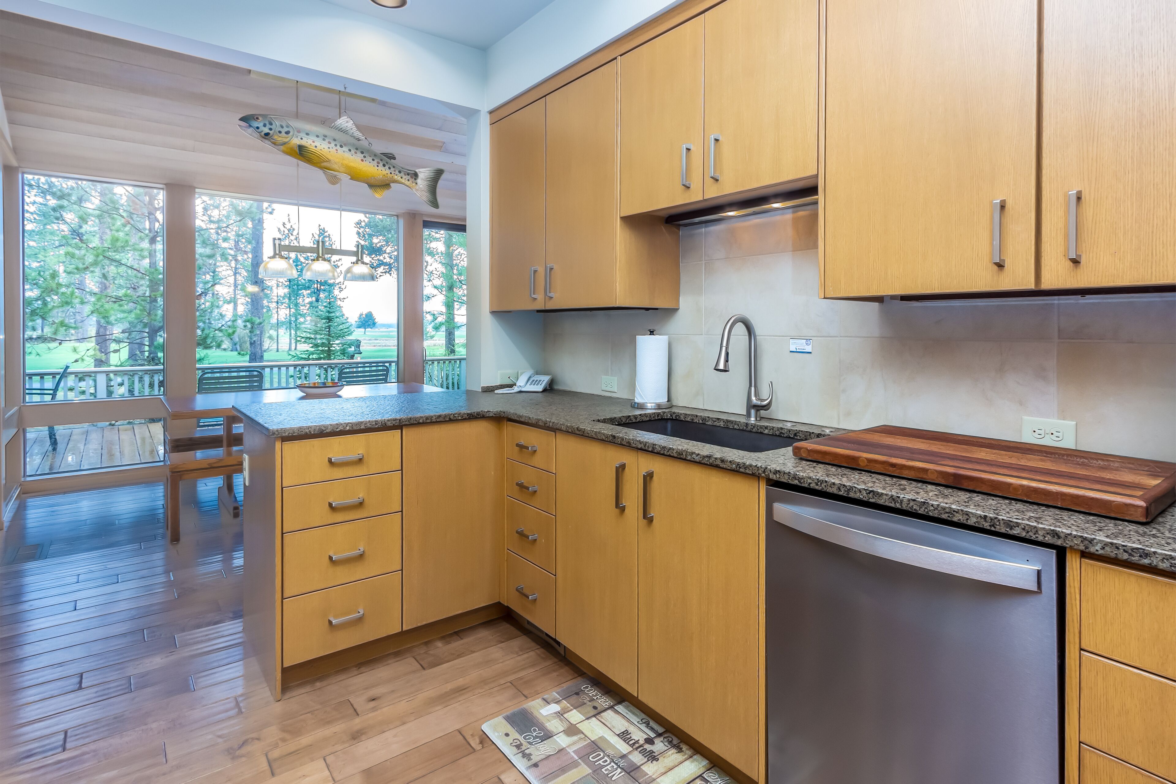 Golf Course Views, Free Wi-Fi, Hot Tub, Sauna, Sharc Passes, Dog Friendly-MELA02