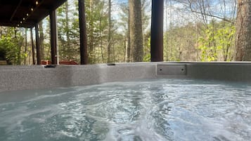 Tina de hidromasaje al aire libre