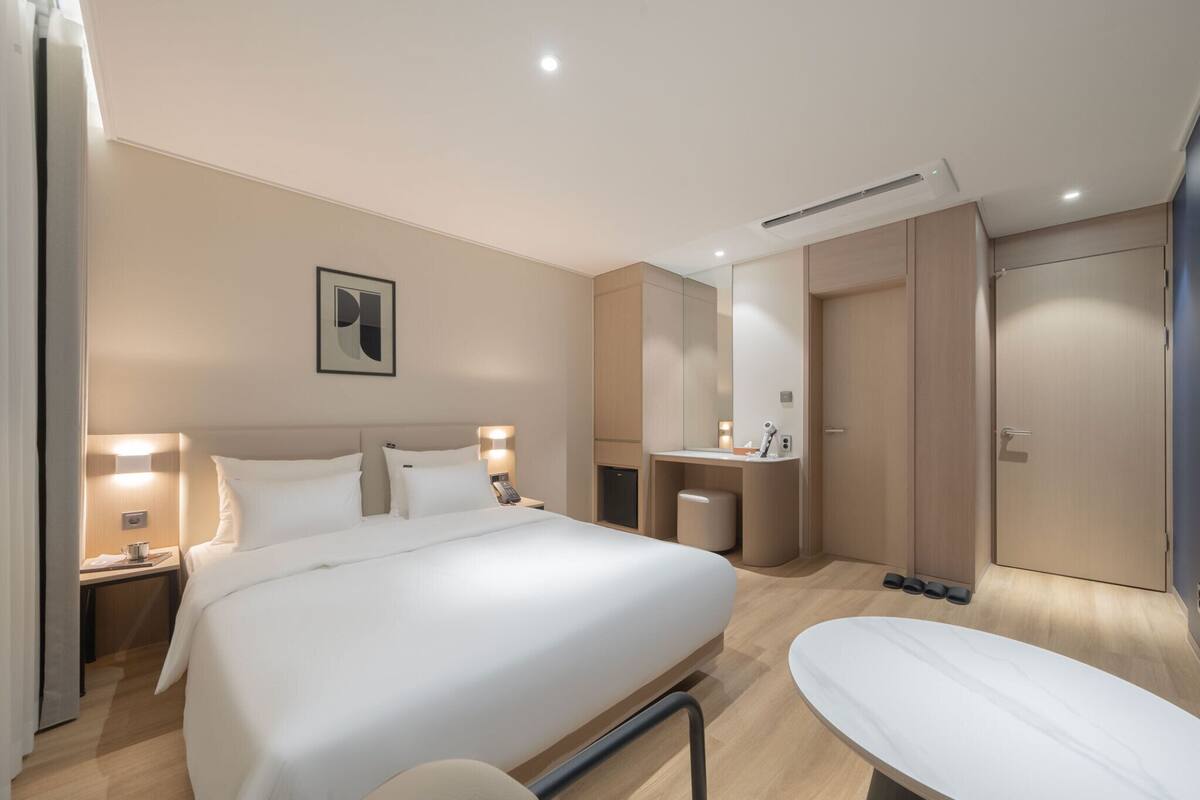 1 bedroom, WiFi (free), bed sheets